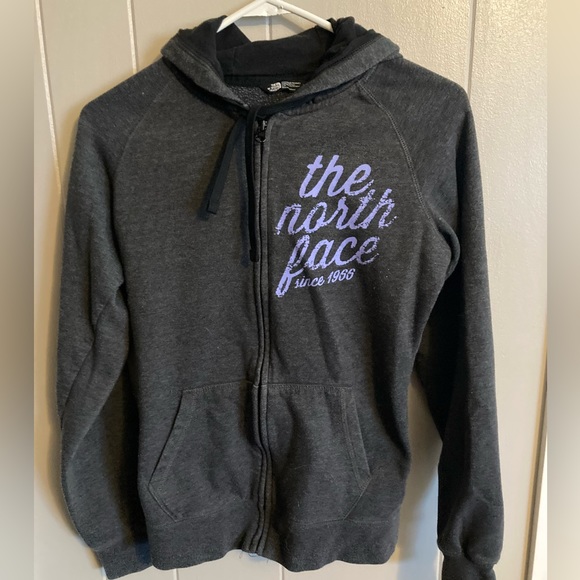 👚(bundle 4 items w/👚for $16) North Face sweatshirt - Picture 1 of 9